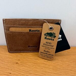 Roots Tan Leather Card Holder with RFID protection NWT